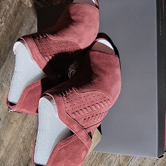 Vincent Camuto Bootie - Picture 2 of 7